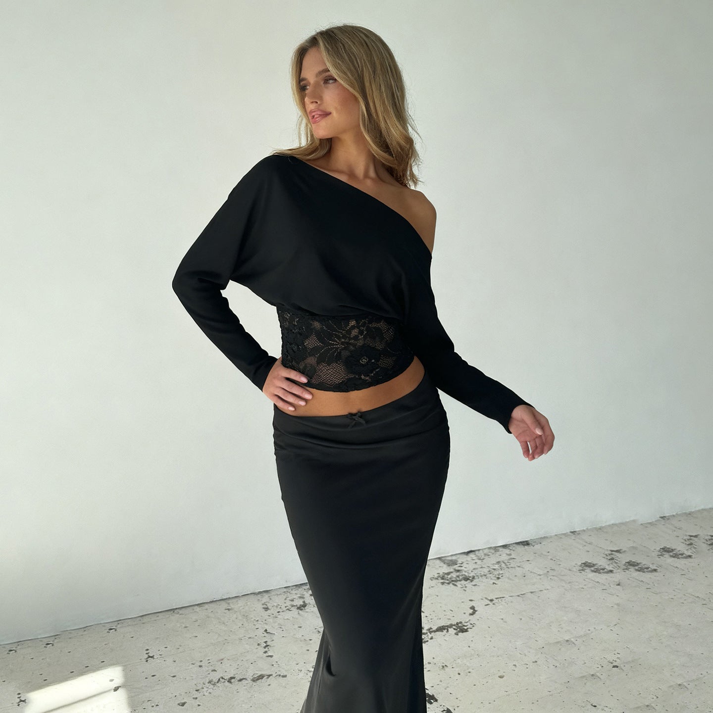 Women Design Slant Shoulder Sexy Top Sexy Cutout Lace Stitching See through Waist-Exposure T shirt